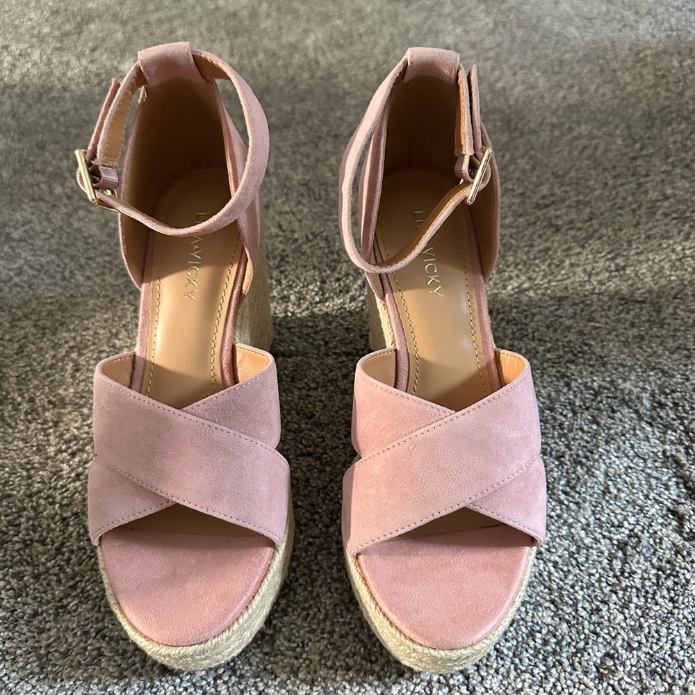 Lisa Vicky Gemi - V - Women’s Size 6.5 Suede Open Toe Wedge - Picture 2 of 7